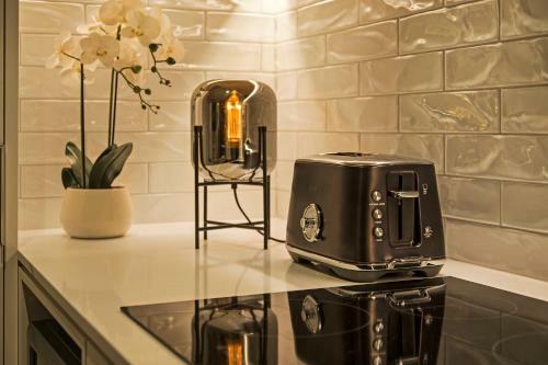 Funk In The City - Luxury Laneway Apartment