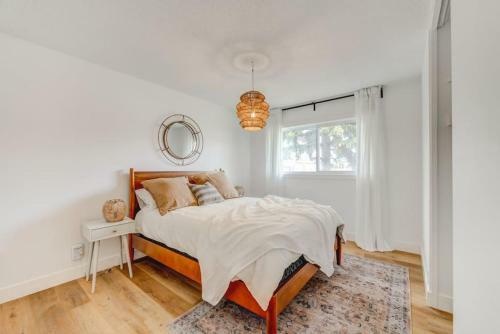 The Elm 4 Bed Bungalow With Backyard And Firepit