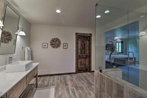 Spacious Pinetop Cabin With Deck, Grill And Yard!