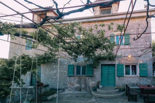 Authentic Boka House With Artistic Soul