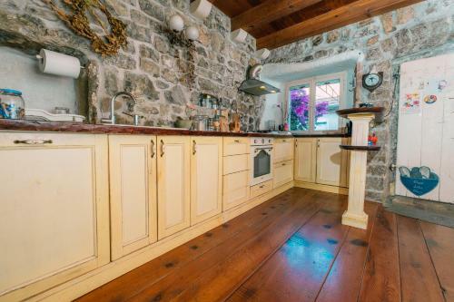 Authentic Boka House With Artistic Soul