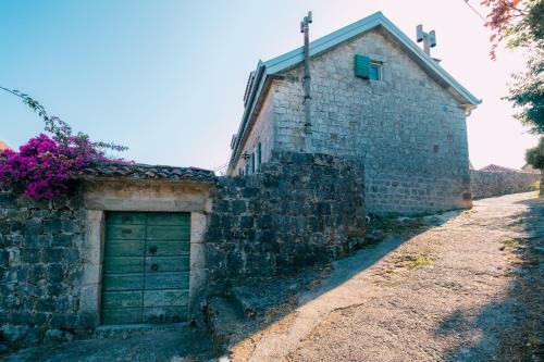 Authentic Boka House With Artistic Soul