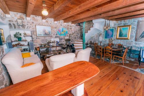 Authentic Boka House With Artistic Soul