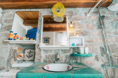 Authentic Boka House With Artistic Soul