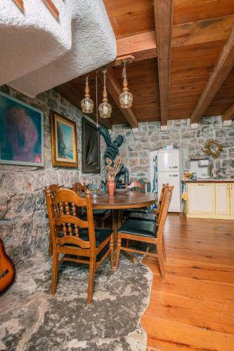 Authentic Boka House With Artistic Soul