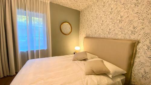 Lovely 1-bedroom Apartment With Balcony