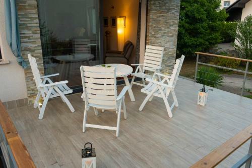 Apartment With Terrace & Garden
