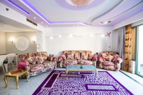 Four Season Hotel-luxury Apartments