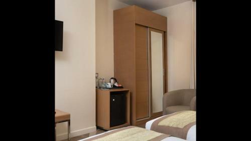 Hostal Room In Bb - Prideinn Azure Hotel Nairobi 5