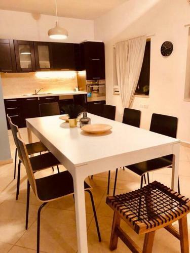 Garden Apartment With Jacuzzi In Rechavia