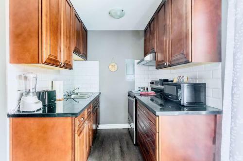 Stunning 2br - King Bed Apartment - Prime Location