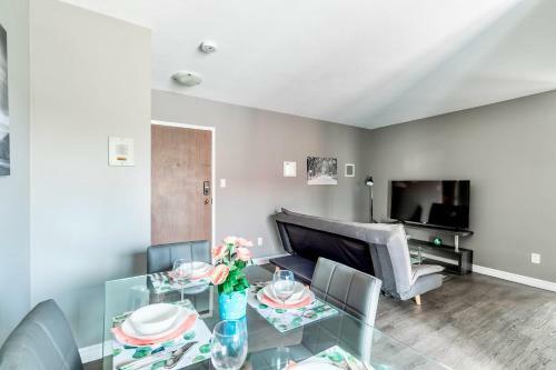 Stunning 2br - King Bed Apartment - Prime Location