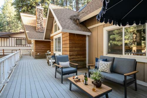 Hartwood By Avantstay Cozy Big Bear Abode W Spacious Deck & Stone Fireplace