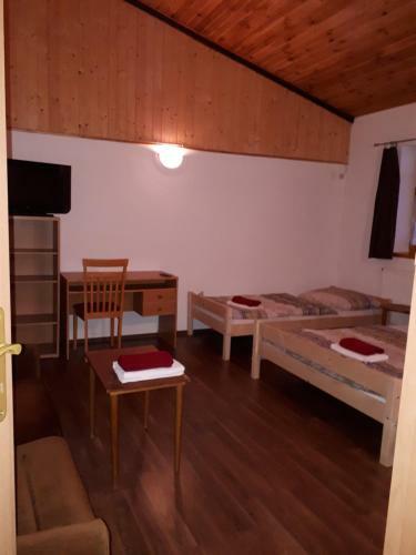 Hostal Banarka - Penzion, Camping, Caravan Park, Enduro