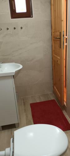 Planinska Hi?ica Pod Macesni