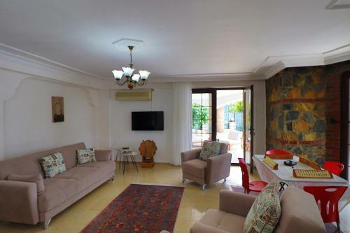 Villa Simba - Near Calis Beach With Garden & Pool