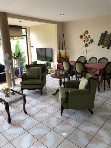 Well Located Charming Place With Wifi