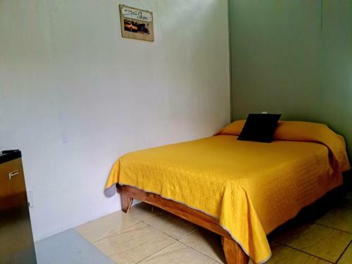 Laville Budged Room With Shared Bathroom