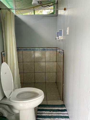 Laville Budged Room With Shared Bathroom