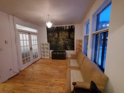 Montreal Downtown  Pet Friendly  Room A B C