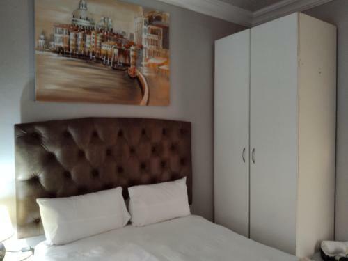 Hostal Menlyn Mews Guesthouse