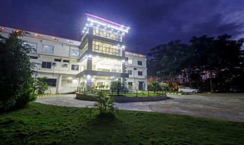 Hotel Treebo Trend Grand Jp Inn
