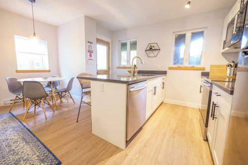 Storm Bay Modern 1 Bed Suite And Chefs Kitchen