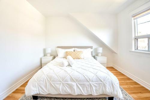 Bright 3br Townhouse In York W Private Deck & Parking