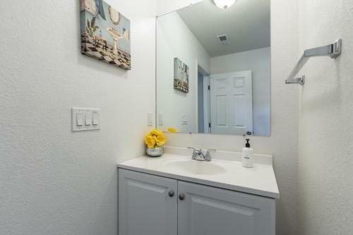 @ Marbella Lane - Cozy Home With Modern Touch