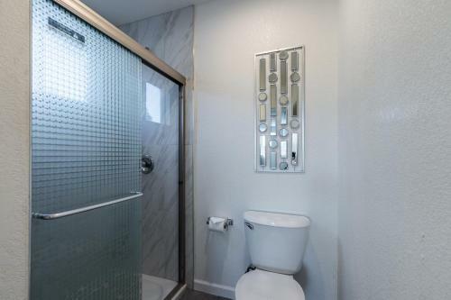 @ Marbella Lane - Cozy Home With Modern Touch