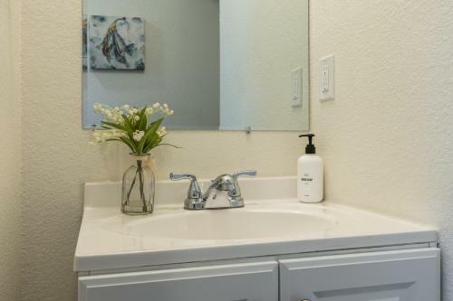 @ Marbella Lane - Cozy Home With Modern Touch