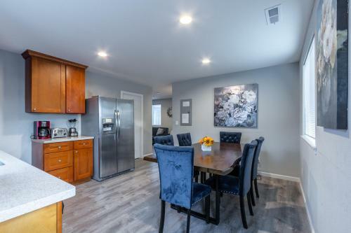 @ Marbella Lane - Cozy Home With Modern Touch