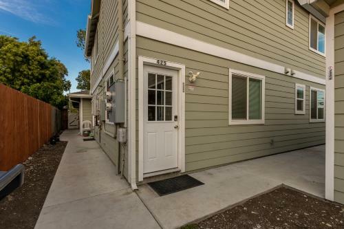 @ Marbella Lane - Cozy Home With Modern Touch