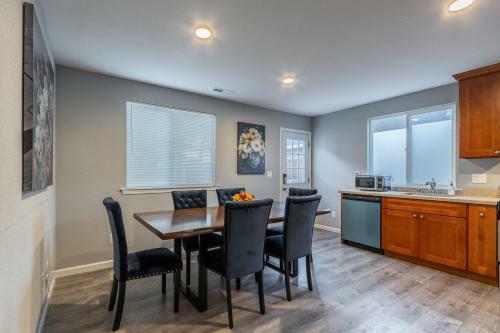 @ Marbella Lane - Cozy Home With Modern Touch