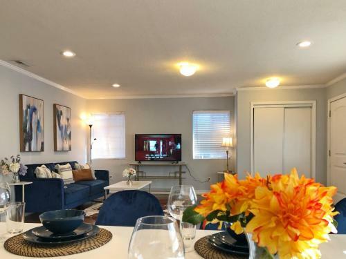 @ Marbella Lane - Elegant Home In Sj