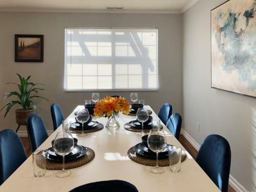 @ Marbella Lane - Elegant Home In Sj
