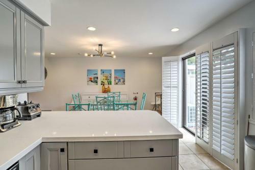 Modern Palm Springs Getaway Near Golf Courses