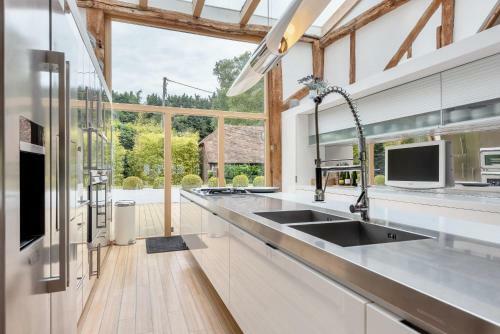Beautiful Luxury Barn Conversion Rural Canterbury 3 Bed