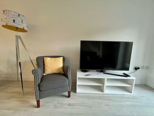 Modern And Bright 1 Bedroom House