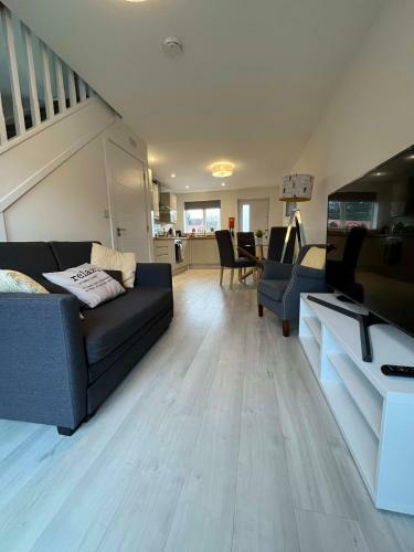 Modern And Bright 1 Bedroom House