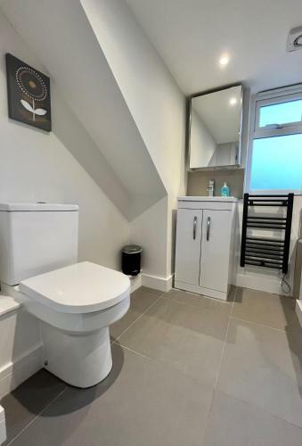 Modern And Bright 1 Bedroom House