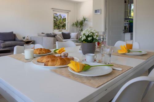 Villa Serenity @sounio-close To The Beach!