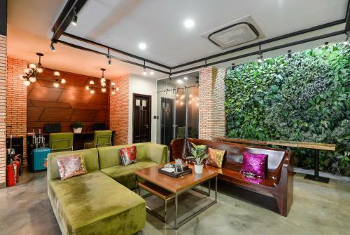Aries Hotel
