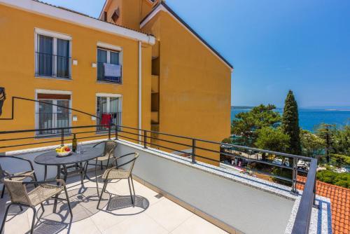 Luxury Apartments Lovorka 3 & 4***/****