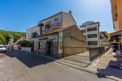 Luxury Apartments Lovorka 3 & 4***/****
