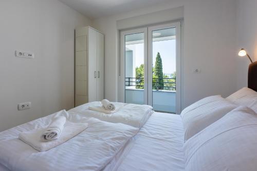 Luxury Apartments Lovorka 3 & 4***/****
