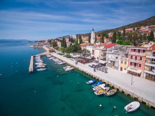 Luxury Apartments Lovorka 3 & 4***/****