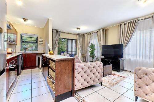Self Check-in Modern Apartment + Inverter + Free Wifi