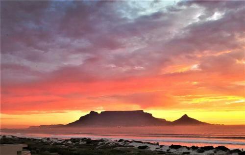 Apartamento Dolphin Beach H203 Table Mountain Views