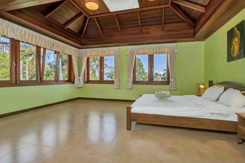 Large 5 Bedroom Seaview Pool Villa